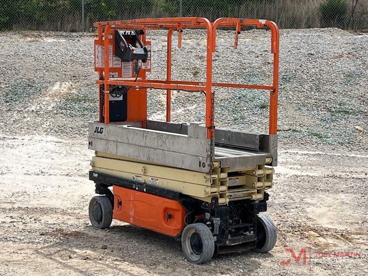 2013-jlg-1930es-image-1