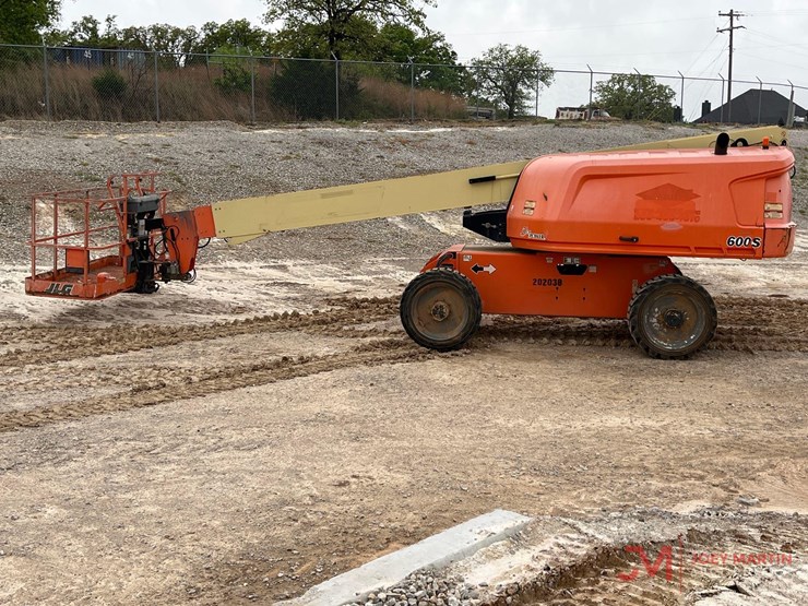 2018-jlg-600s-image-2