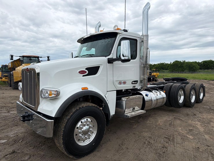 peterbilt-567-image-2