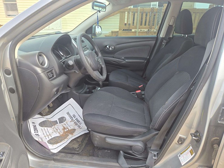 2014-nissan-versa-sv-sedan-4d-image-12