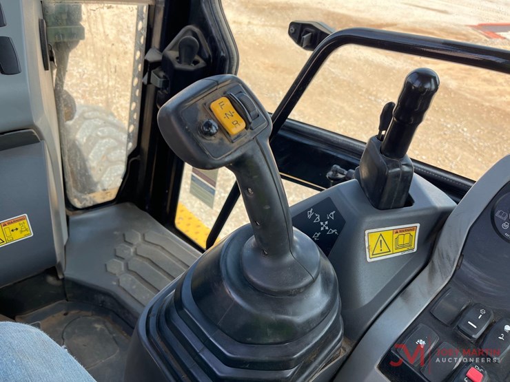 2019-caterpillar-420f2-it-image-11