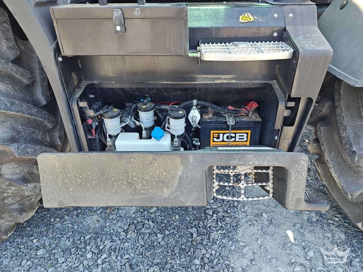 2022-jcb-fastrac-4220-image-42