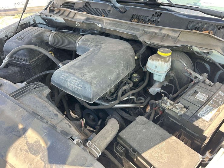 2021-ram-1500-classic-image-9