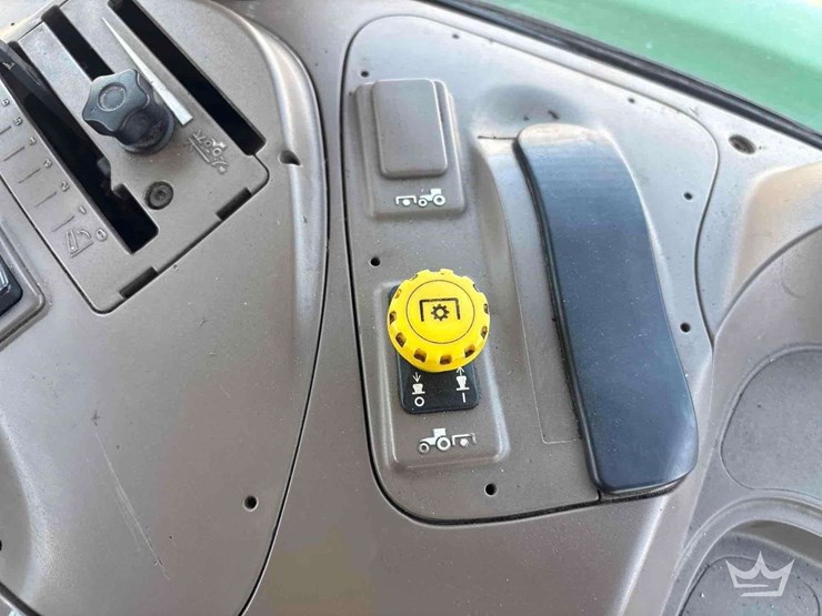 2016-john-deere-6135e-image-21