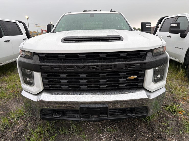 2021-chevrolet-3500-image-6