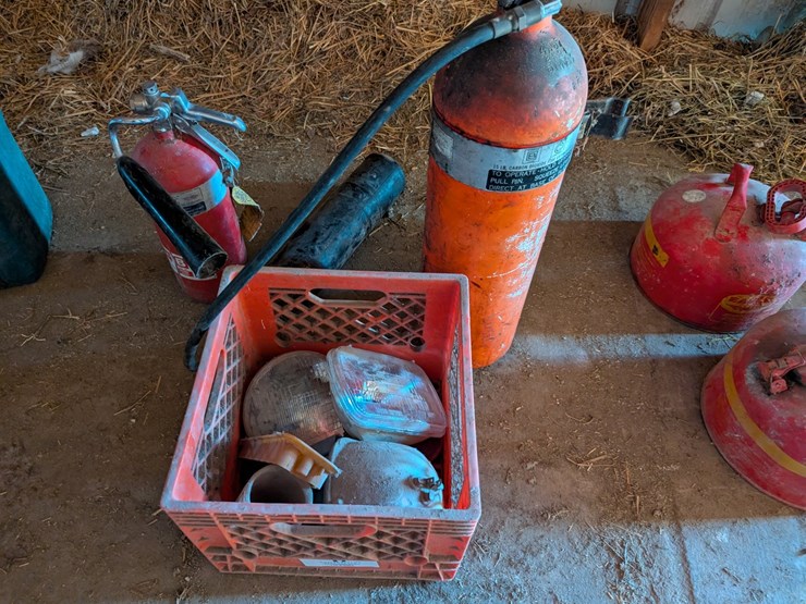 #5504-•-fire-extinguishers-image-1