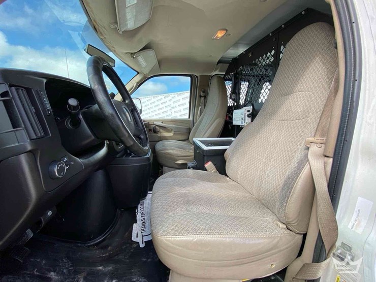 2011-chevrolet-express-2500-image-26