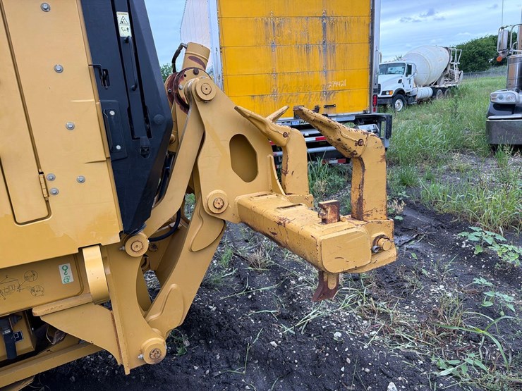 caterpillar-140m2-image-8