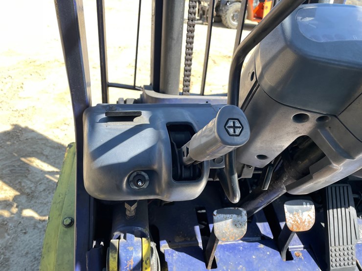 #308-•-komatsu-6,000-lbs,-propane-forklift-(non-moving)-image-34