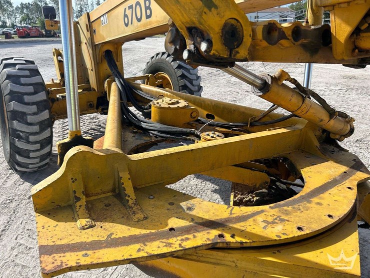 1992-deere-670b-image-22