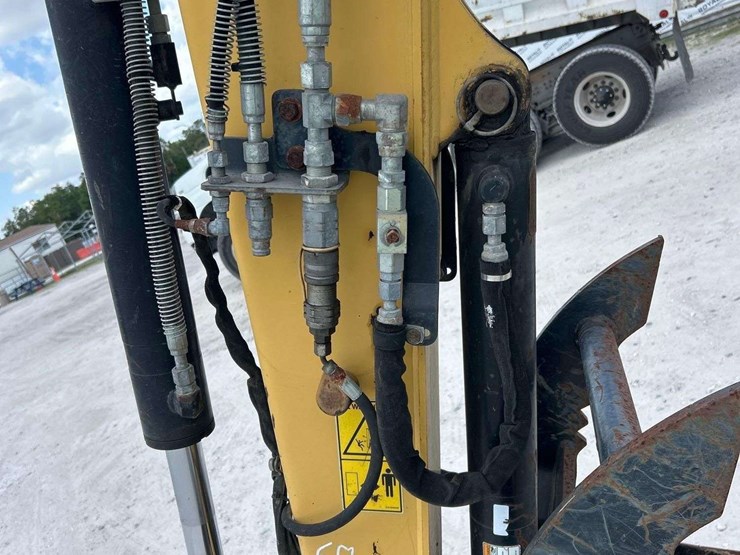 2013-caterpillar-305.5e-image-16
