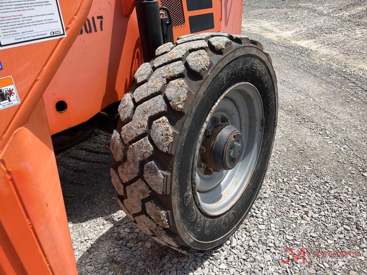 2012-jlg-8042-image-6