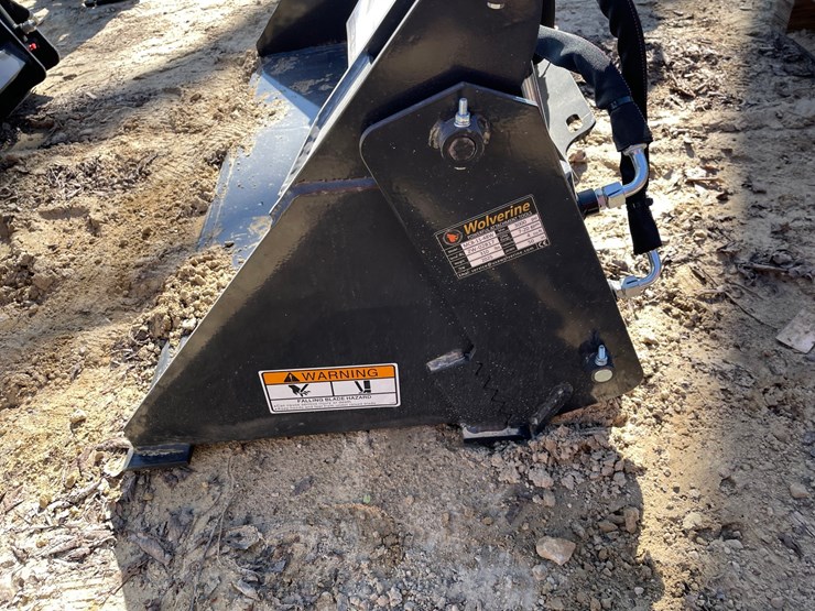 #2317-•-new-wolverine-mini-skid-steer-combination-bucket-image-6