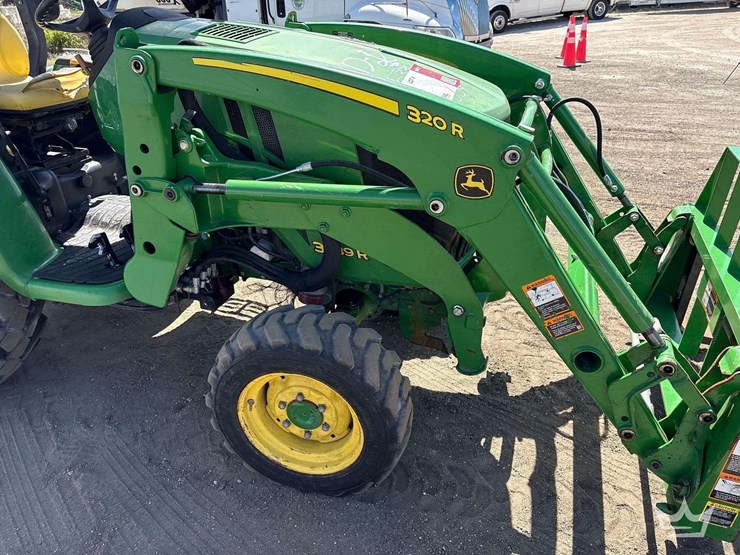2016-john-deere-3039r-image-38