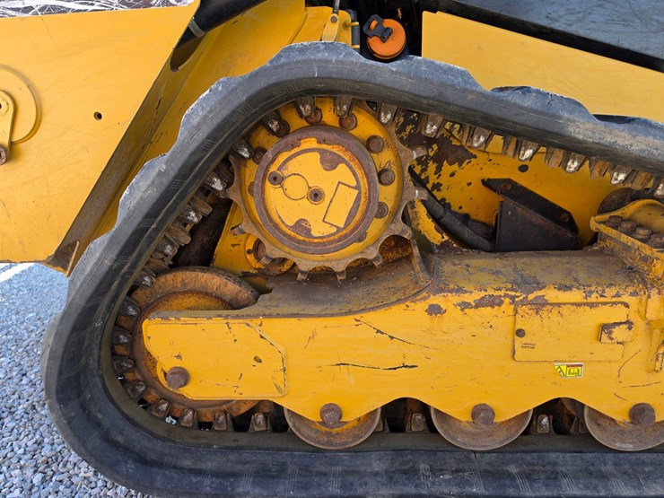 2016-caterpillar-259d-image-23