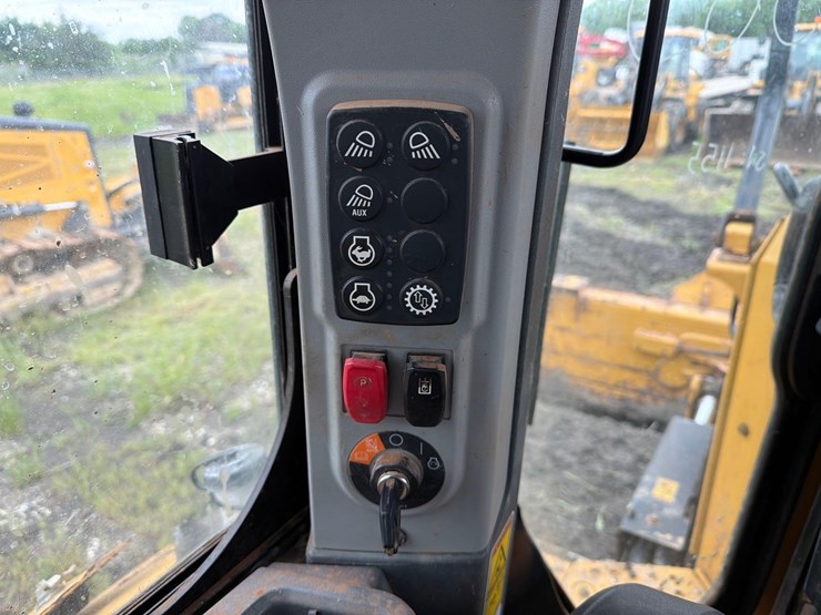 2021-caterpillar-d5-lgp-image-24