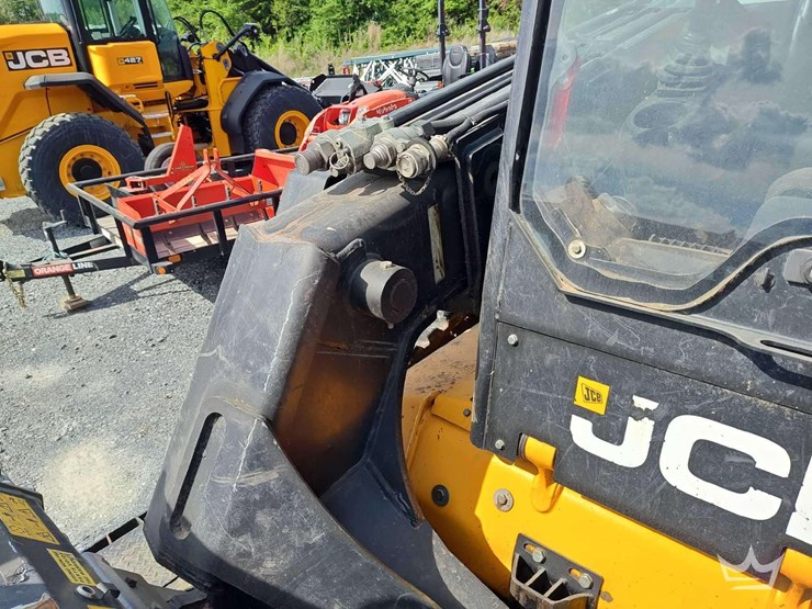 2023-jcb-3ts-8t-image-23