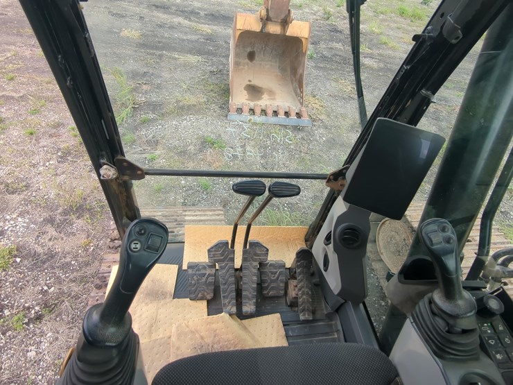2019-caterpillar-320-image-21