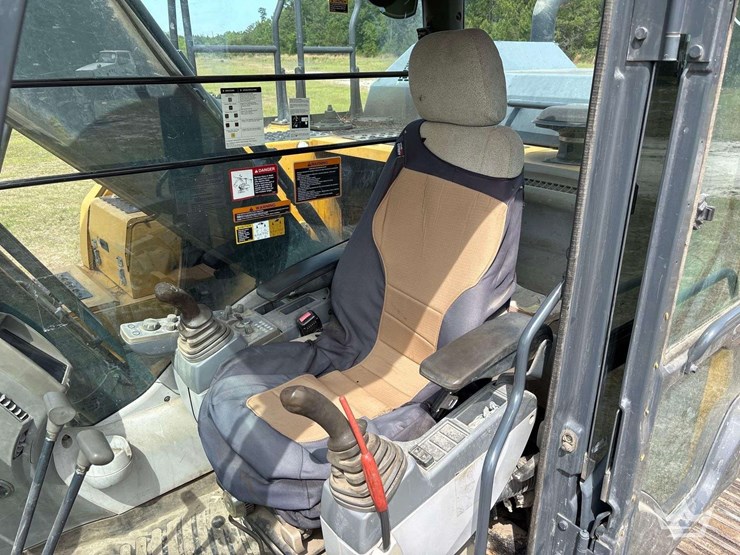 2017-deere-210g-image-26