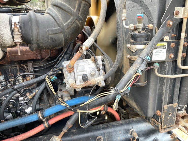 #102-•-1997-mack-ch600-semi-(has-wi-title)-image-57