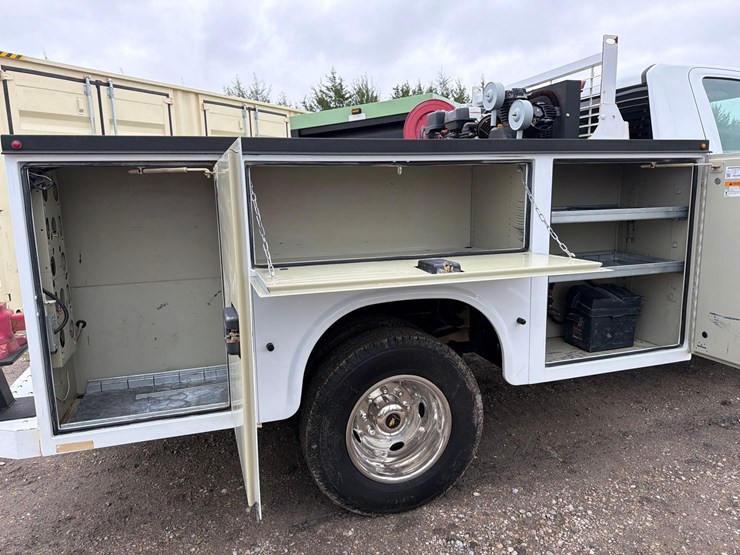 2022-chevrolet-3500-image-9