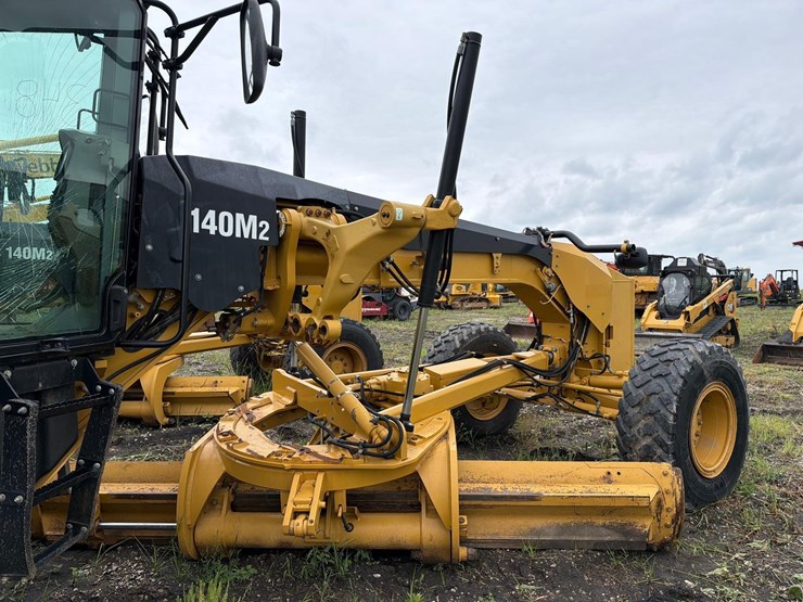 caterpillar-140m2-image-14