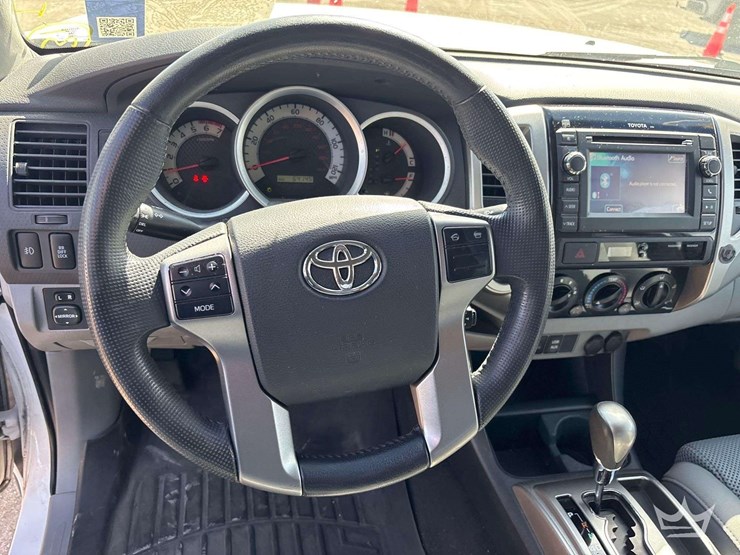 2013-toyota-tacoma-image-13