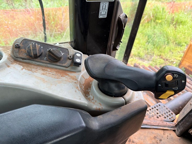 2019-caterpillar-d6n-lgp-image-25