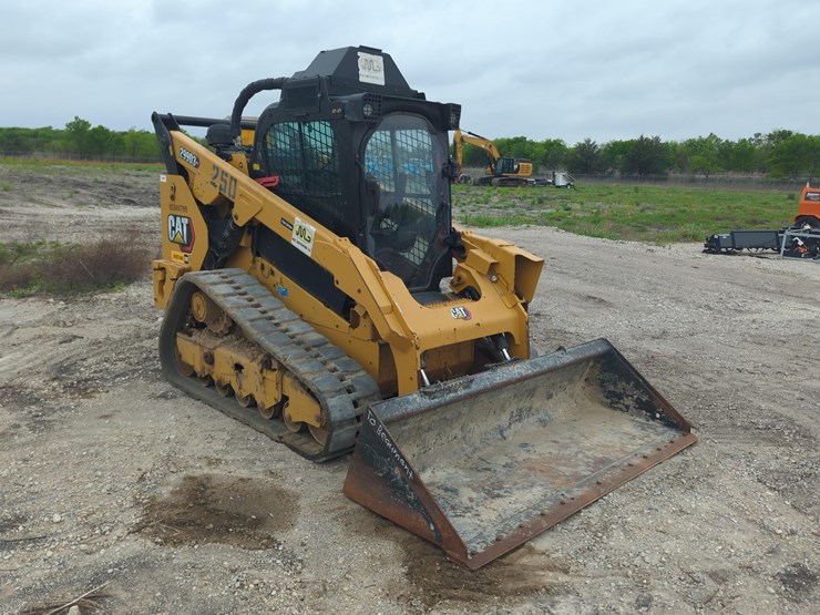 2020-caterpillar-299d3-image-3