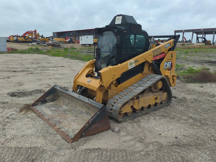 2020-caterpillar-299d3-image-2
