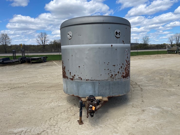 #2010-•-2004-corn-pro-16'-tandem-axle-livestock-trailer-(has-wi-title)-image-2