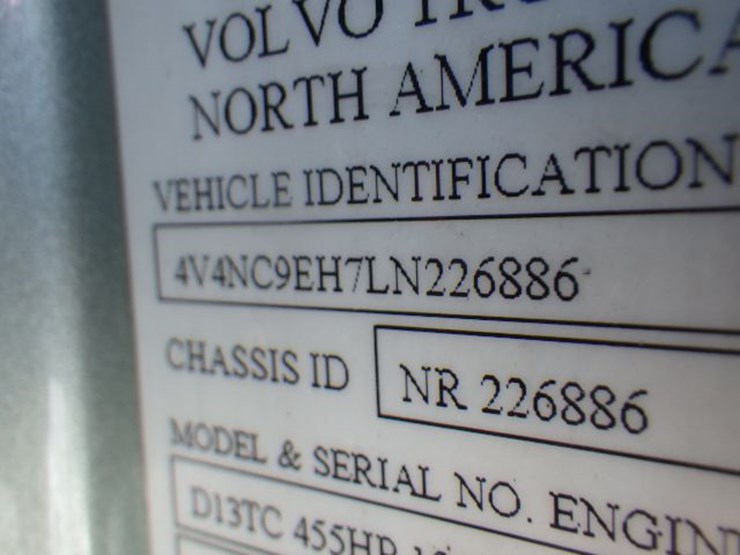 2020-volvo-vnl860-image-25
