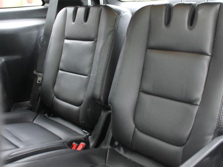 2017-ford-explorer-image-12