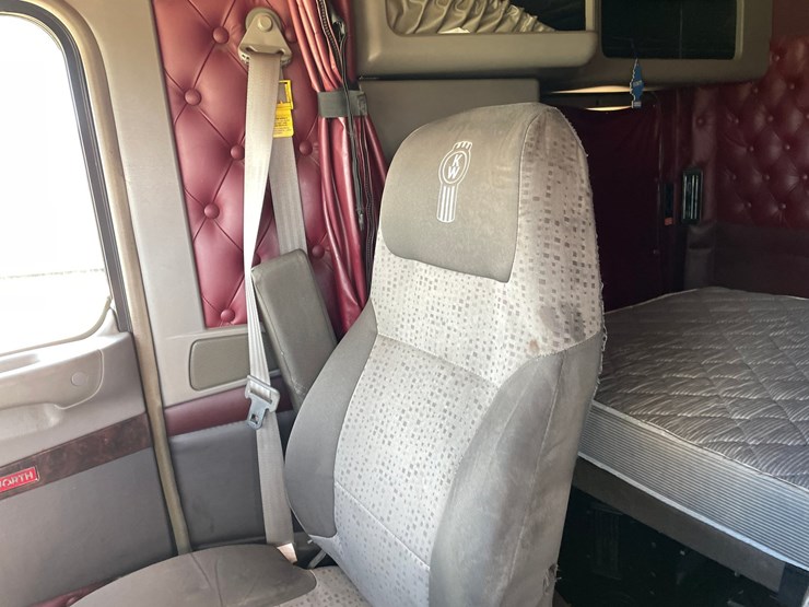 2013-kenworth-t660-image-102