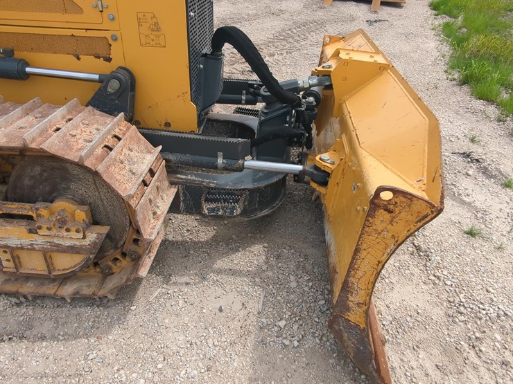 2022-deere-450-lt-image-8