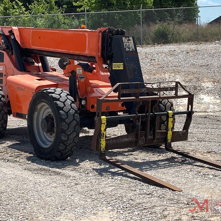 2012 JLG 8042