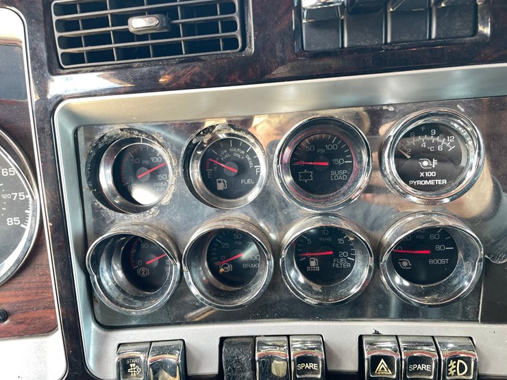 2013-kenworth-t660-image-111