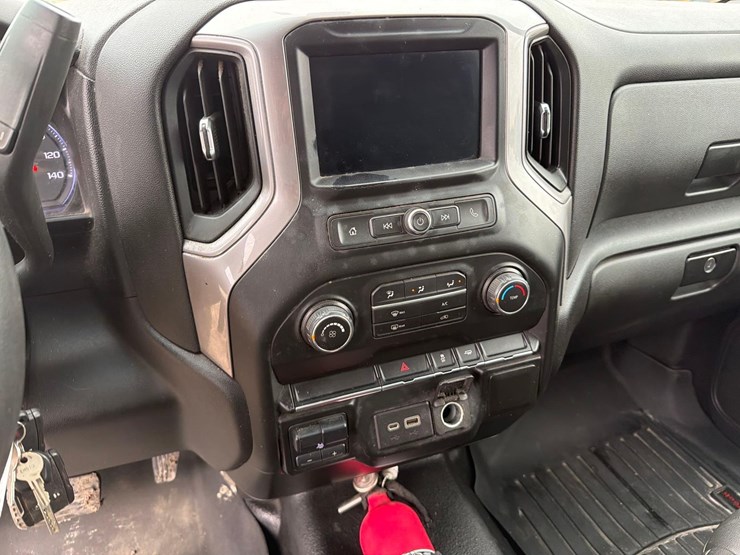 2021-chevrolet-3500hd-image-22