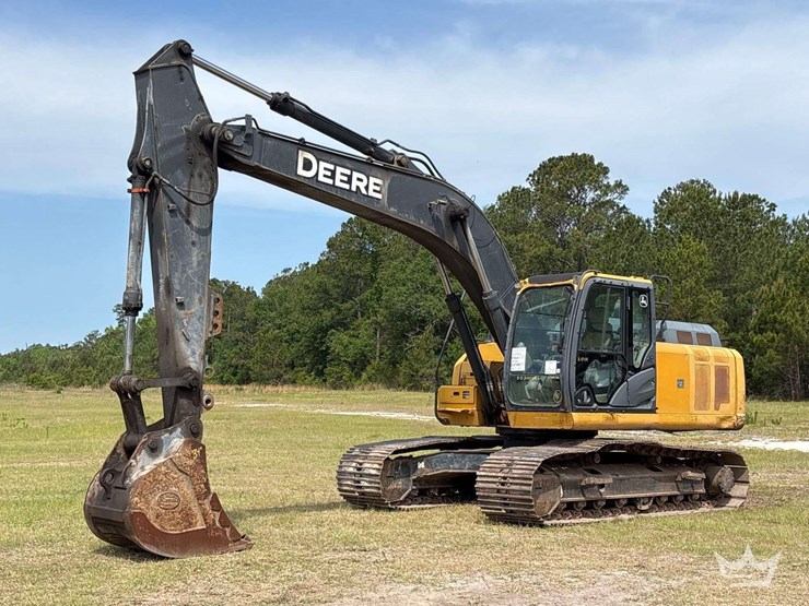 2017-deere-210g-image-1