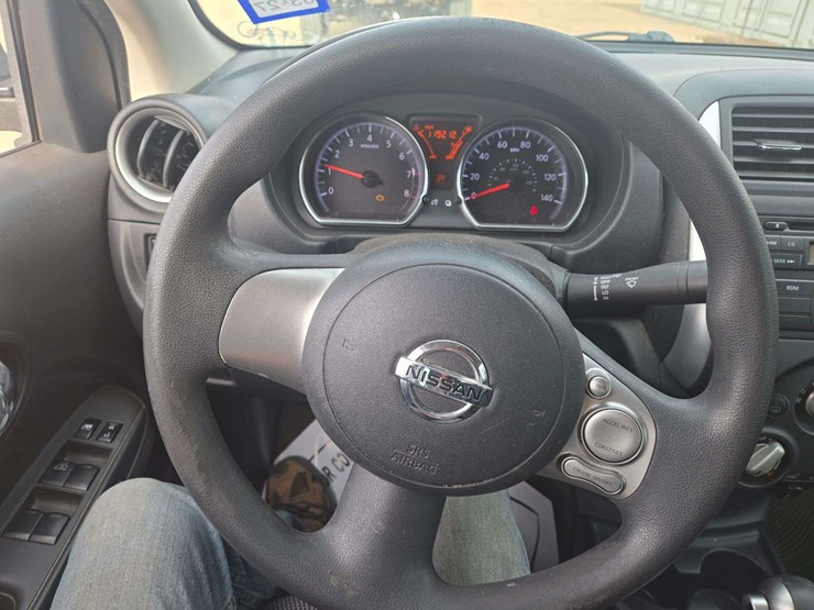 2014-nissan-versa-sv-sedan-4d-image-15