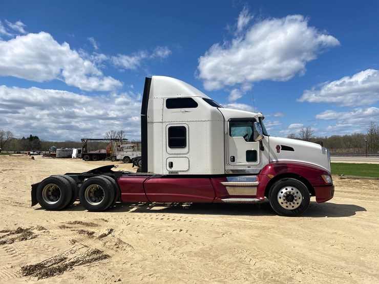 2013-kenworth-t660-image-4