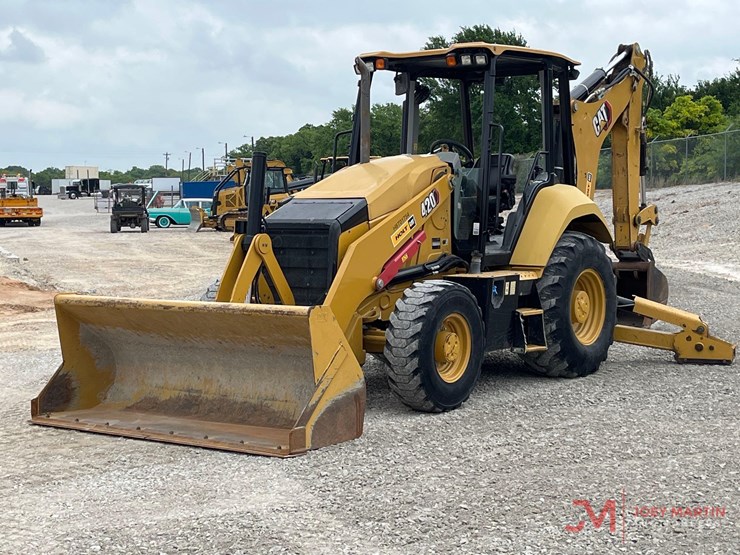 2021-caterpillar-420-image-5