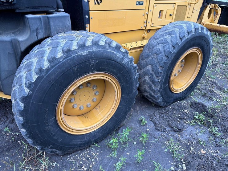 caterpillar-140m2-image-10