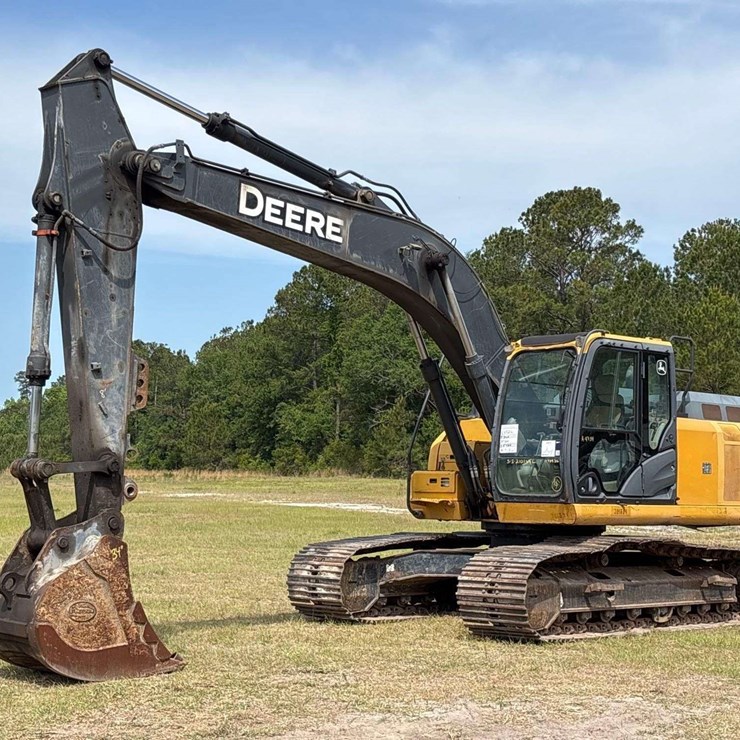 2017 DEERE 210G
