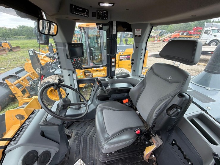 2023-deere-544p-image-17