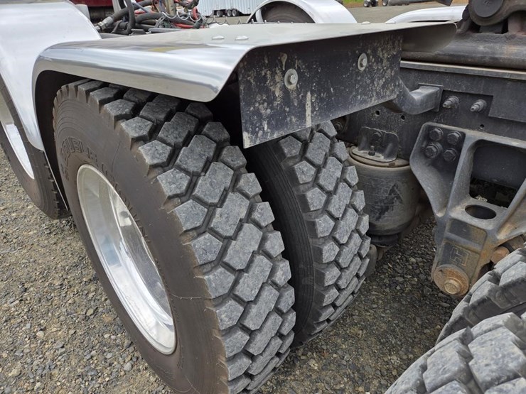 2012-kenworth-t800-image-57