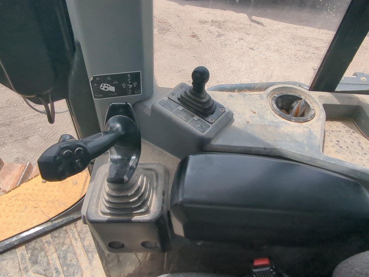2022-deere-700l-xlt-image-19