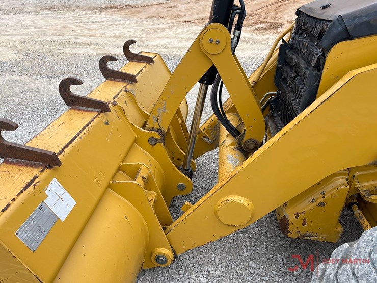 2020-caterpillar-416f2-image-7