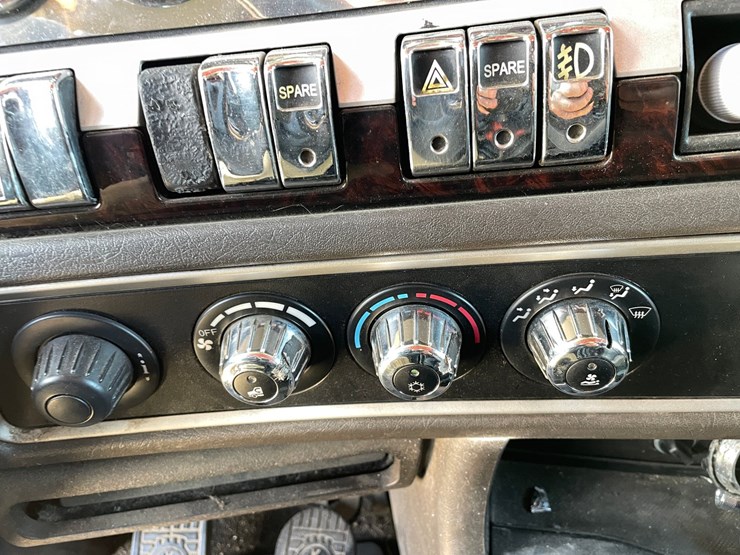 2013-kenworth-t660-image-114