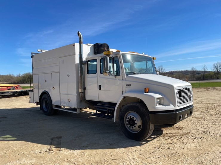 2003-freightliner-fl70-image-3